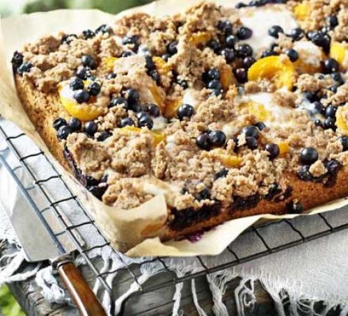 Blueberry traybake