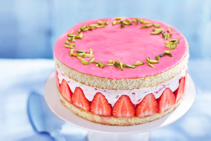 Layered sponge cake with cream and strawberries