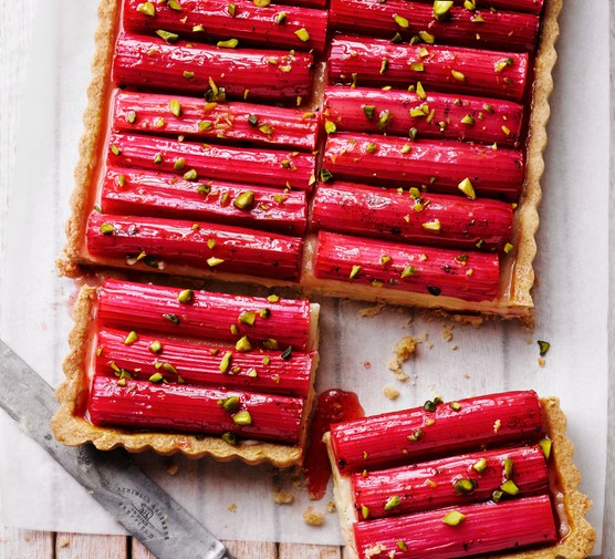 Rhubarb and custard tart